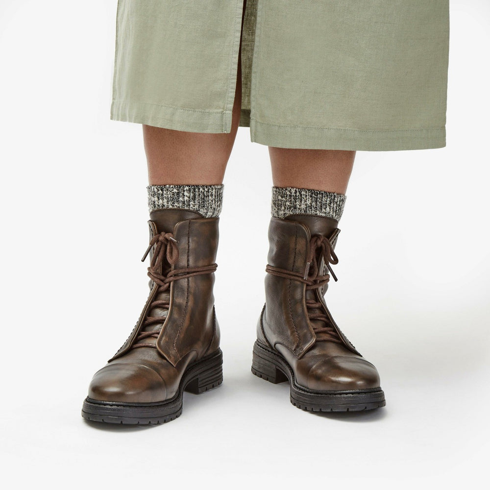 Rixley Lace Dark Brown Leather | Clarks Sale