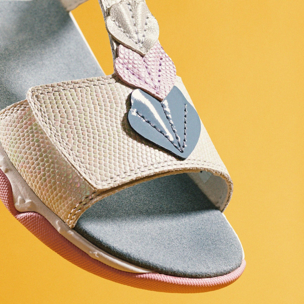 Osian Charm Kid White | Clarks US