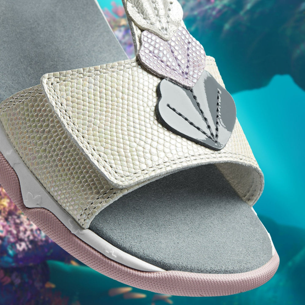 Osian Charm Kid White | Clarks US