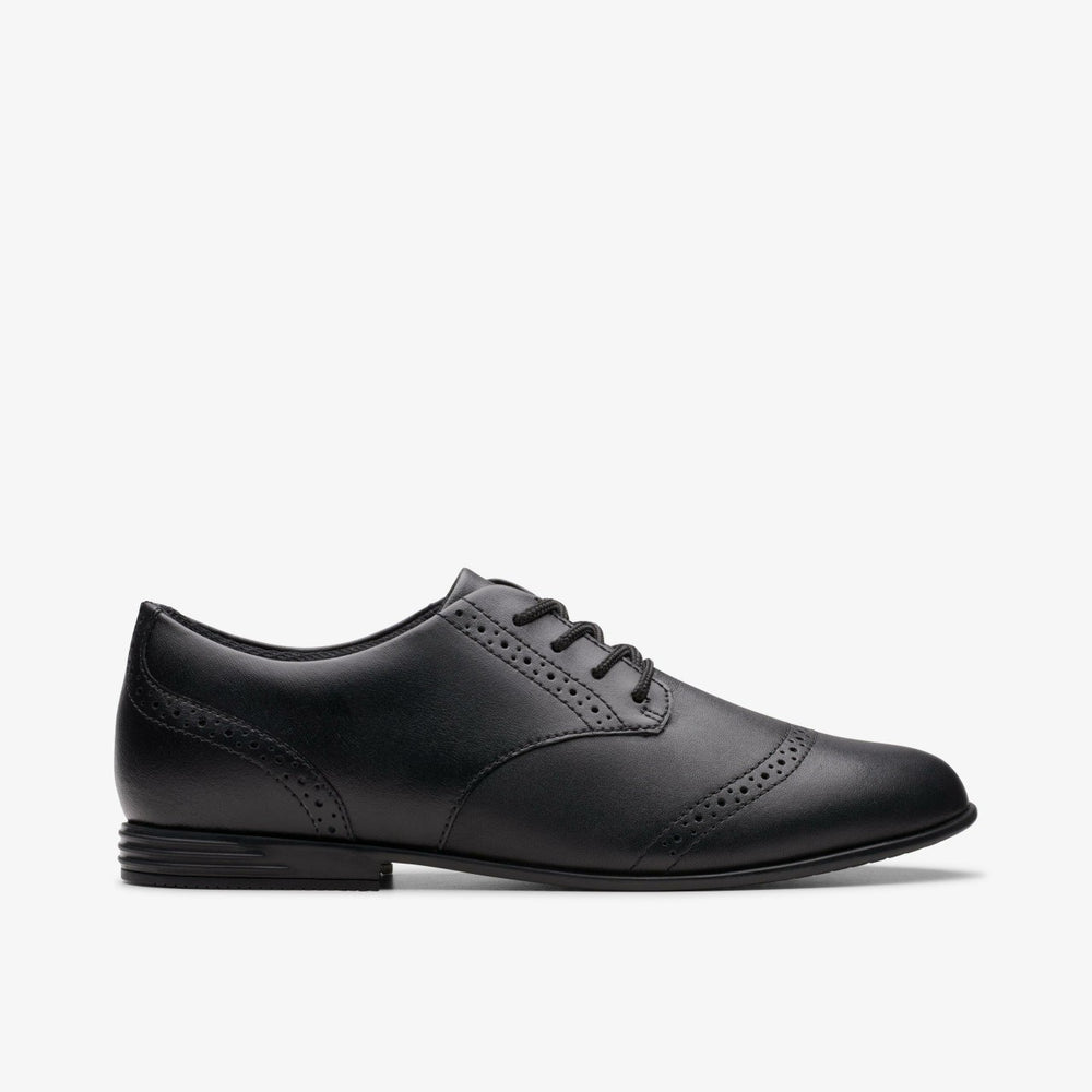 Finja Brogue Youth Black Leather | Clarks Discount