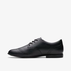 Finja Brogue Youth Black Leather | Clarks Discount