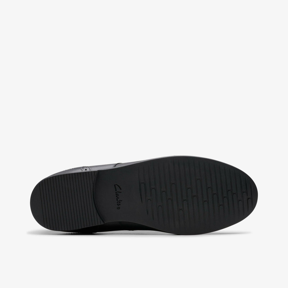Finja Brogue Youth Black Leather | Clarks Discount