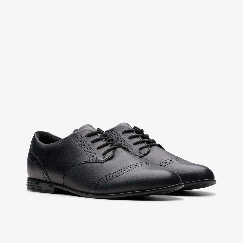 Finja Brogue Youth Black Leather | Clarks Discount