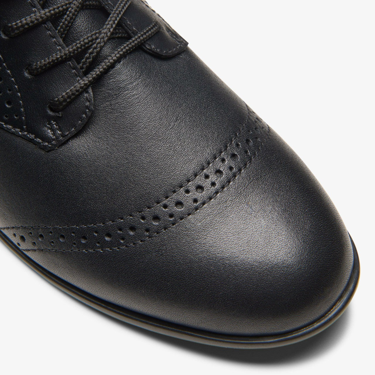 Finja Brogue Youth Black Leather | Clarks Discount
