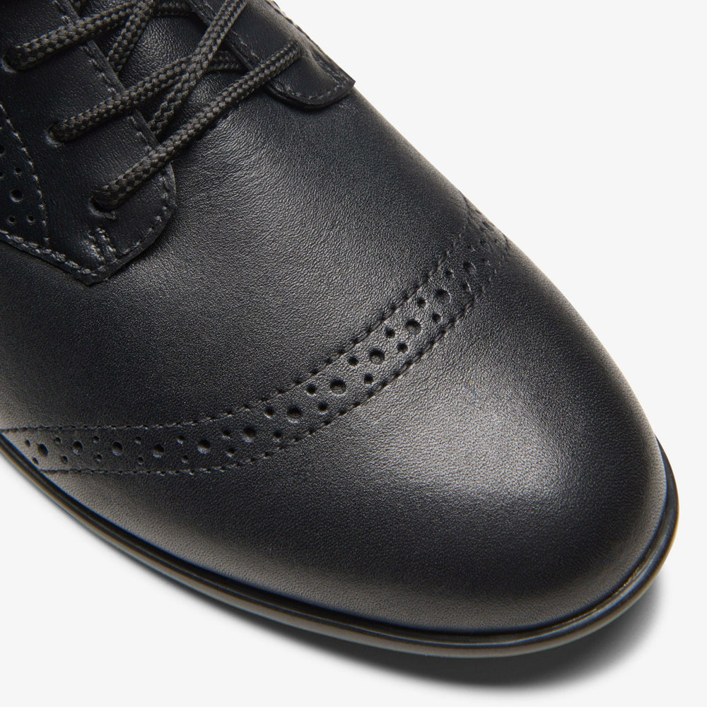 Finja Brogue Youth Black Leather | Clarks Discount