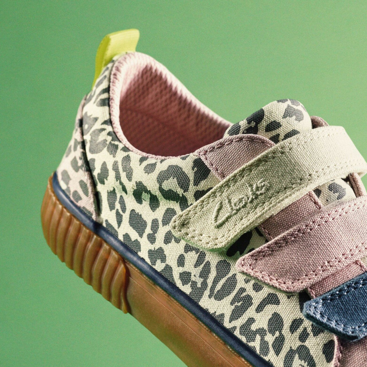 Foxing Vibe Kid Ecru Canvas | Clarks Discount