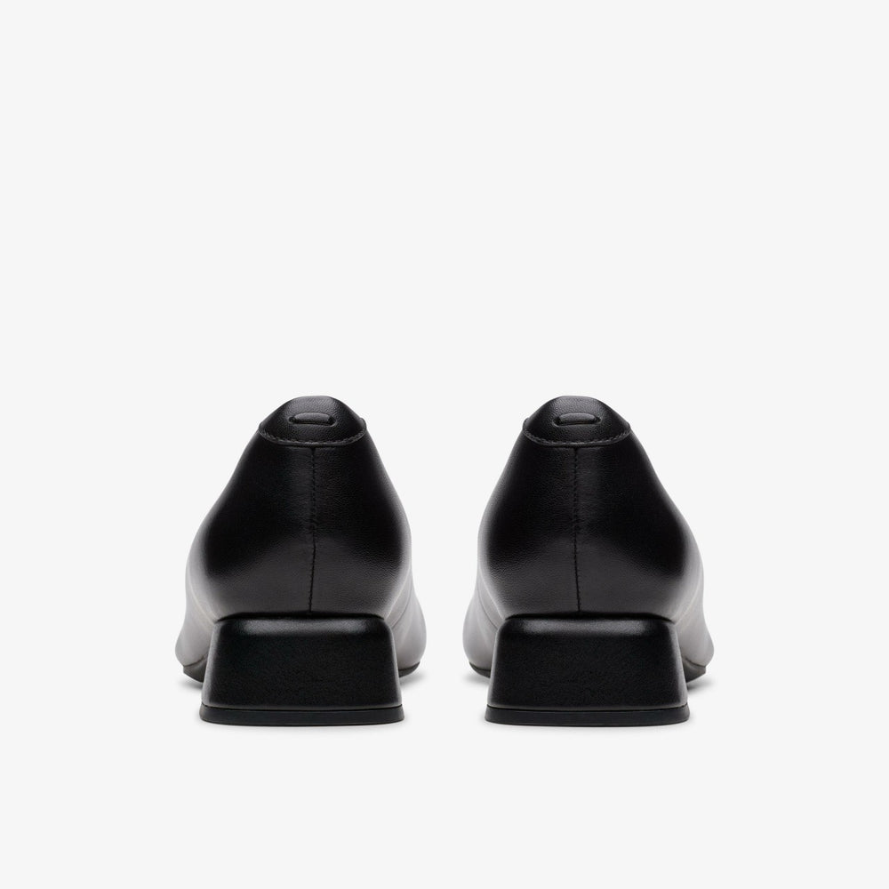 Daiss 30 Step Black Leather | Clarks US