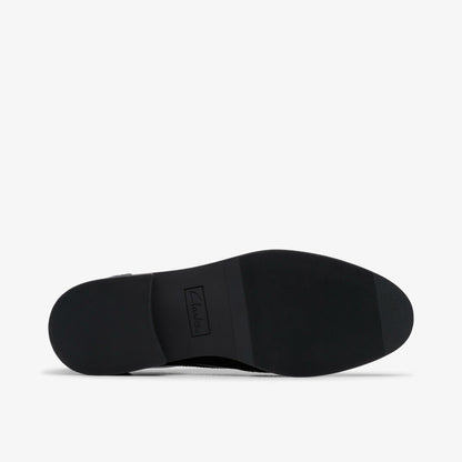 Tapa Pure Youth Black Patent | Clarks Discount